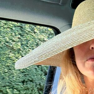 Meet your Posher, Lucy